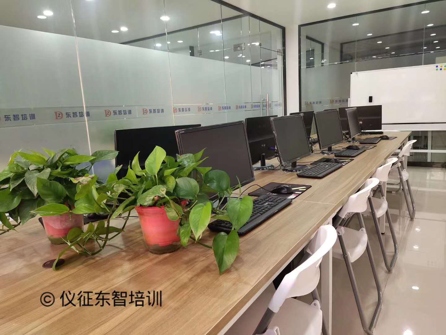 公司機(jī)房1